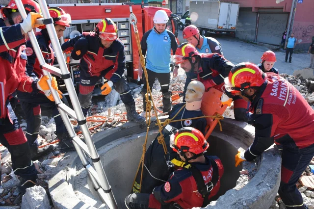 Samsun'da Gerçekçi Deprem Tatbikatı Göz Kamaştırdı