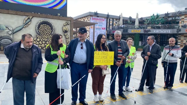 Çorum'da anlamlı etkinlik: Görme engelliler beyaz bastonla f...