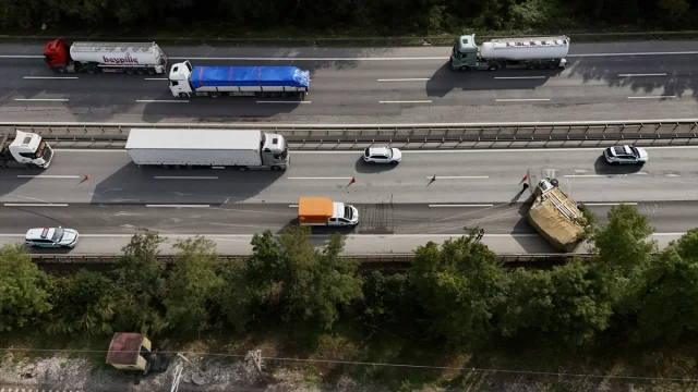 Anadolu Otoyolu'nda Kamyonet Kazası Trafiği Felç Etti