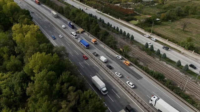 Anadolu Otoyolu'nda Kamyonet Kazası Trafiği Felç Etti