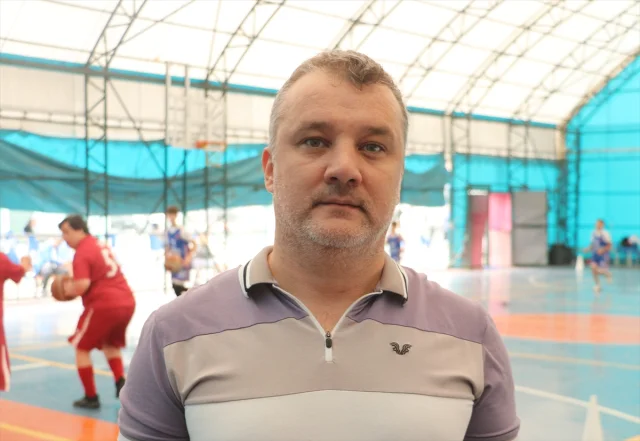 Tekirdağ'da basketbol sahasında bir araya gelen özel bireyler güçleniyor
