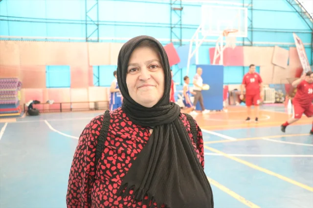 Tekirdağ'da basketbol sahasında bir araya gelen özel bireyler güçleniyor