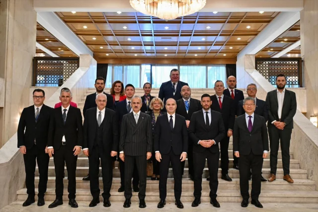 Bakan Uraloğlu'ndan Güneydoğu Avrupa'da Stratejik Ulaştırma Vurgusu