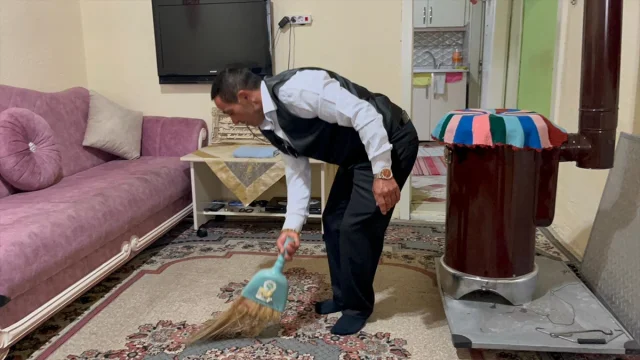 Ahmet'in Engelleri Aşan Gücü: Hayatını Şiirle Anlatıyor
