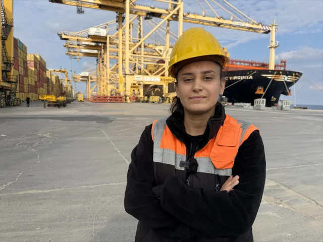 Genç Kadın Vinç Operatörü Tekirdağ'da Tarih Yazıyor
