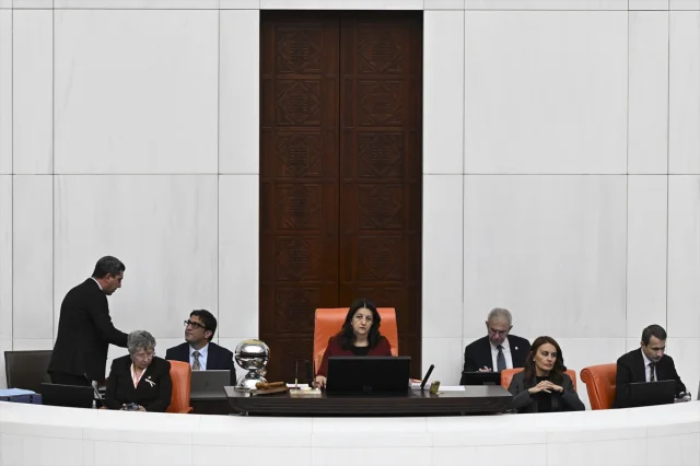 TBMM Genel Kurulunda Gergin Anlar Milletvekilleri Arasında Tartışma Çıktı