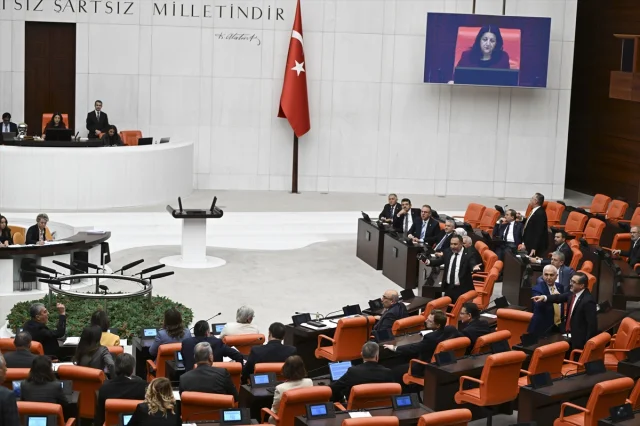 TBMM Genel Kurulunda Gergin Anlar Milletvekilleri Arasında Tartışma Çıktı
