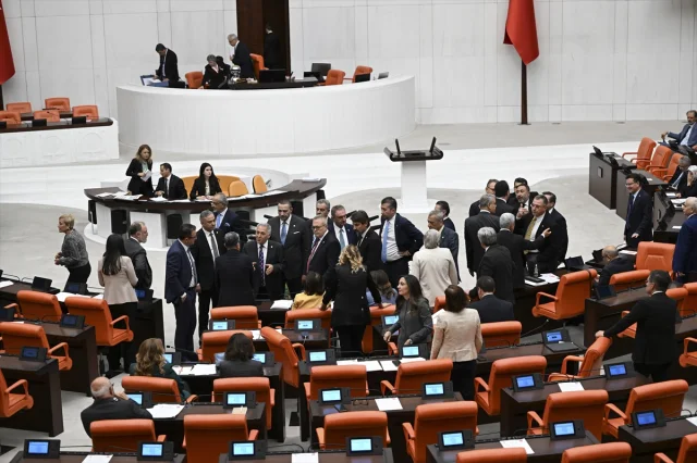 TBMM Genel Kurulunda Gergin Anlar Milletvekilleri Arasında Tartışma Çıktı