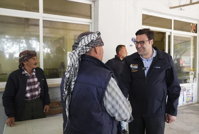 AK Parti Mobil İletişim Ekibi İzmir'in Kırsalına Çıkarma Yap...