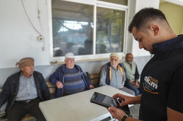 AK Parti Mobil İletişim Ekibi İzmir'in Kırsalına Çıkarma Yaptı