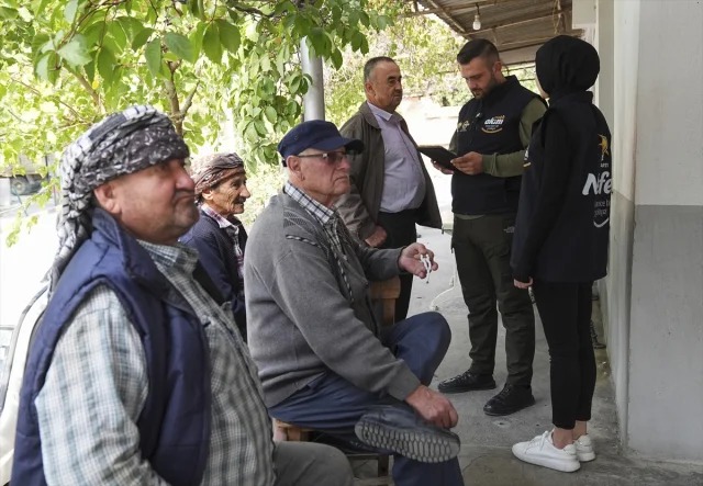 AK Parti Mobil İletişim Ekibi İzmir'in Kırsalına Çıkarma Yaptı