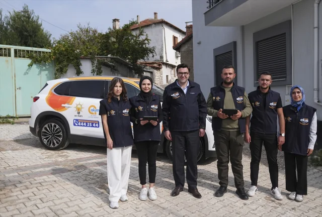 AK Parti Mobil İletişim Ekibi İzmir'in Kırsalına Çıkarma Yaptı