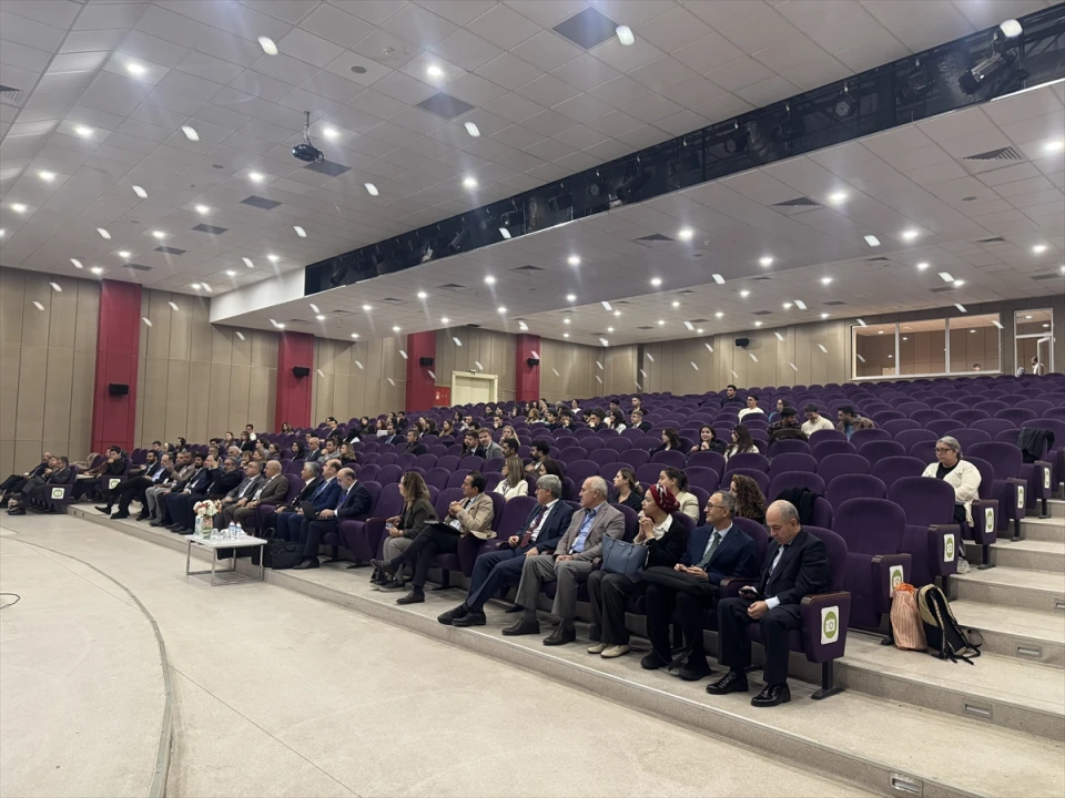 İzmir'de İş Hukukunda Yeni Dönem: Medya Sektörü Kongresi Başladı