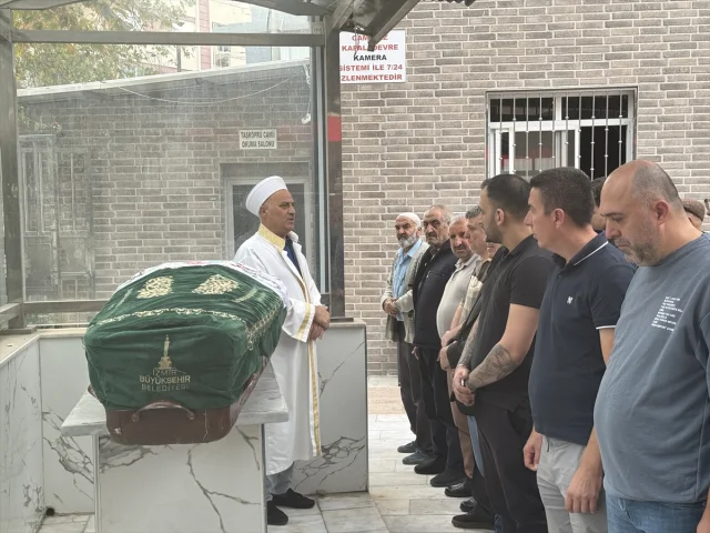 İzmir'de Kocasının Kurbanı Olan Kadının Yakınları Hüzünle Vedalaştı