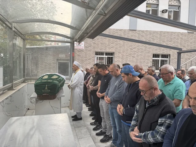 İzmir'de Kocasının Kurbanı Olan Kadının Yakınları Hüzünle Vedalaştı