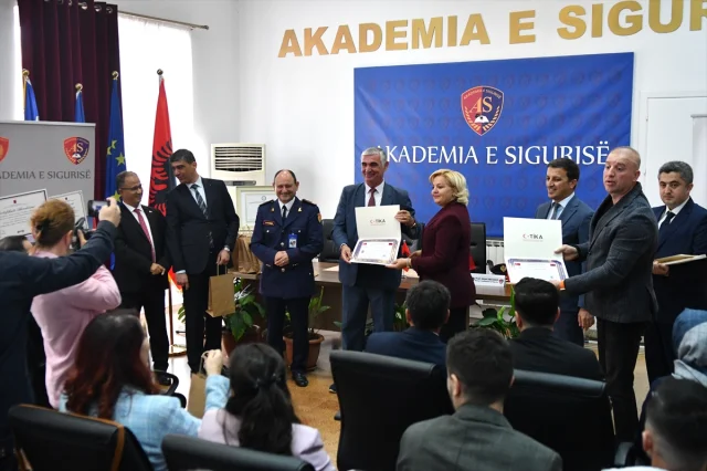 Türk Polisinden Arnavut Meslektaşlarına İnsan Kaynakları Eğitimi