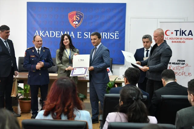 Türk Polisinden Arnavut Meslektaşlarına İnsan Kaynakları Eğitimi