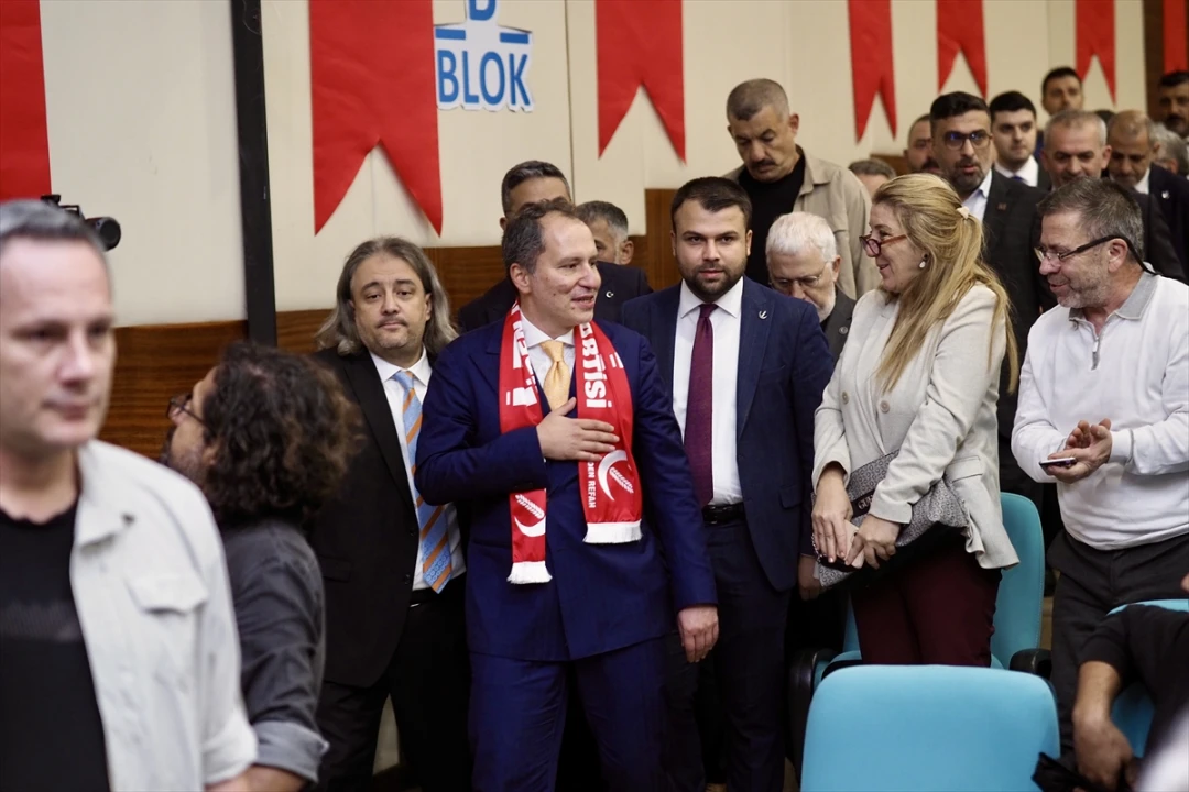 Fatih Erbakan İzmir'de Coşkulu Bir Konuşma Yaptı