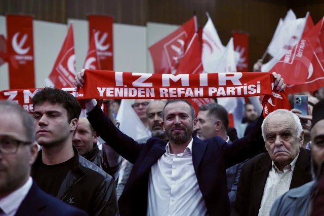 Fatih Erbakan İzmir'de Coşkulu Bir Konuşma Yaptı