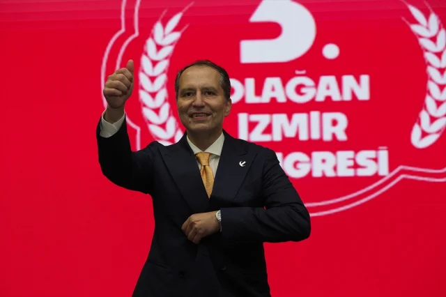 Fatih Erbakan İzmir'de Coşkulu Bir Konuşma Yaptı
