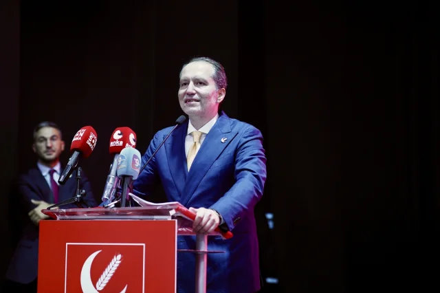 Fatih Erbakan İzmir'de Coşkulu Bir Konuşma Yaptı