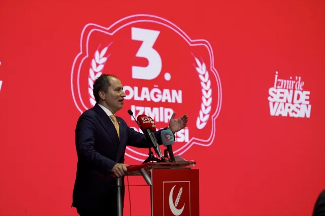 Fatih Erbakan İzmir'de Coşkulu Bir Konuşma Yaptı