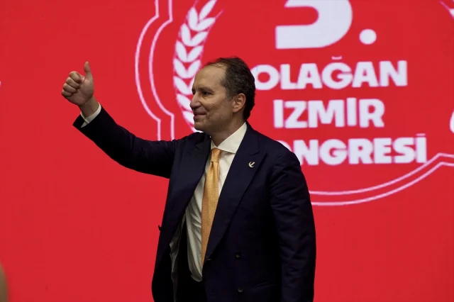 Fatih Erbakan İzmir'de Coşkulu Bir Konuşma Yaptı