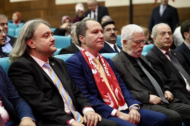 Fatih Erbakan İzmir'de Coşkulu Bir Konuşma Yaptı