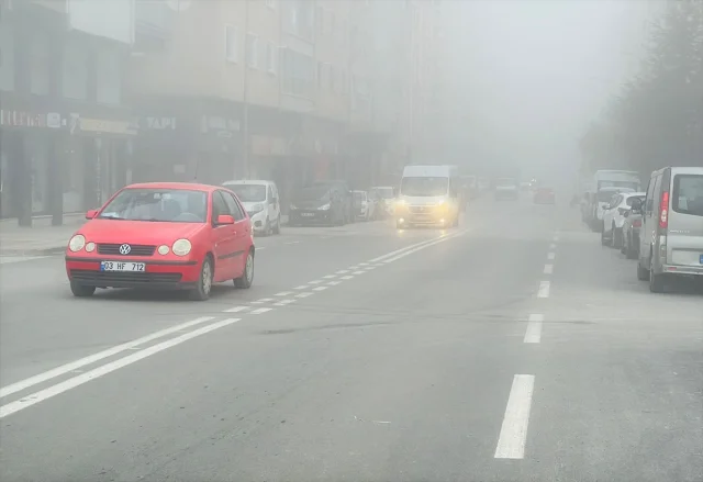 Eskişehir'in Üzerini Kaplayan Sis Hayatı Yavaşlattı