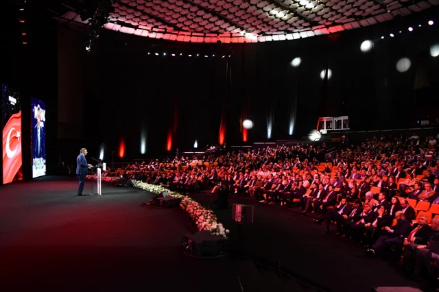 Arnavutluk-Türkiye Yatırım Zirvesi Geleceğin Ekonomi Köprülerini Kuruyor