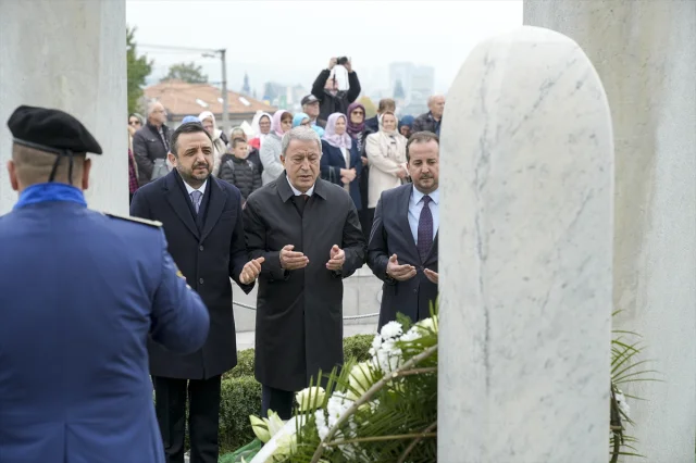Aliya İzetbegoviç: Bağımsız Bosna'nın Kurucusu Anıldı