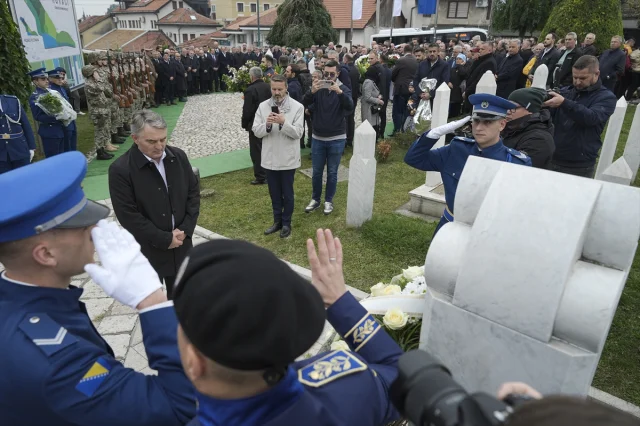 Aliya İzetbegoviç: Bağımsız Bosna'nın Kurucusu Anıldı