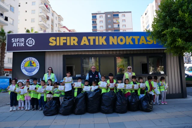 Mersin'de Örnek Çevre Hareketi: Öğrenciler Ormanda Çöp Topladı