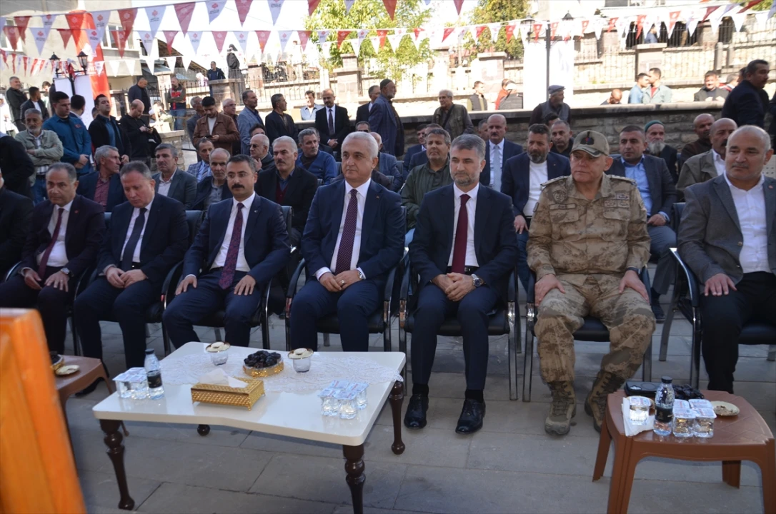 Muş'ta 80 Yıl Sonra Tarihi Cami İbadete Açıldı