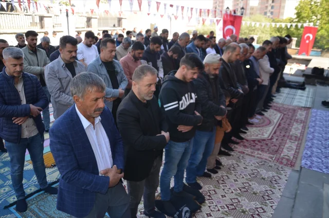 Muş'ta 80 Yıl Sonra Tarihi Cami İbadete Açıldı