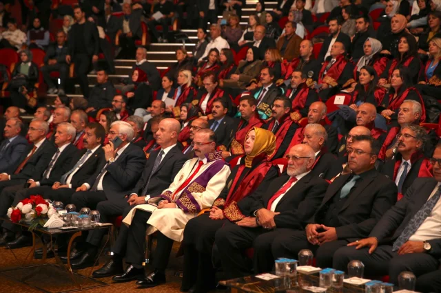YÖK Başkanı Özvar'dan Eğitimde Yeni Dönem Çağrısı