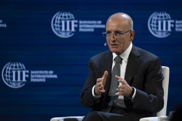 Mehmet Şimşek'ten Uluslararası Finans Zirvesinde Türkiye'ye Yönelik Çarpıcı Açıklamalar