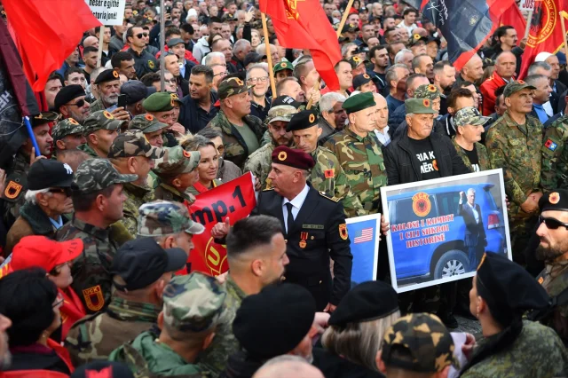 Lahey'de yargılanan Kosovalı komutanlar için Tiran'da dikkat çeken gösteri