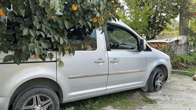 Düzce'deki korkunç kazada hafif ticari araç durakta bekleyenlere çarptı