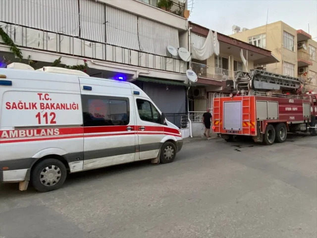 Antalya'da Yangında Mucizevi Kurtuluş: Muhabbet Kuşunun Kahraman Hikayesi