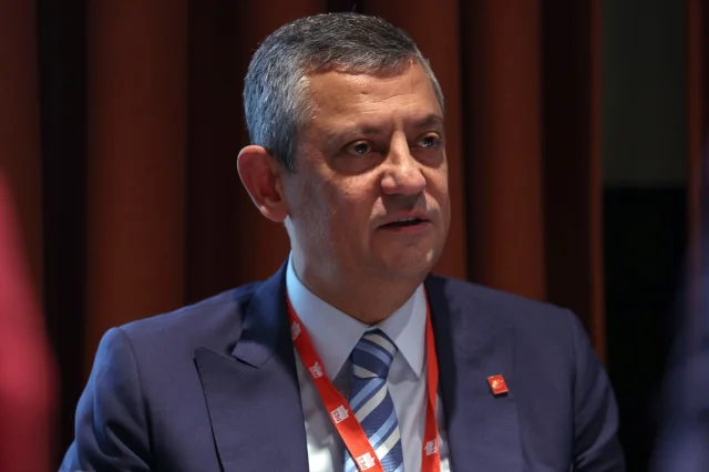 CHP Lideri Özgür Özel Avrupa'nın Kalbinde: PES Kongresi'nde Dikkat Çekici Görüşmeler Yaptı