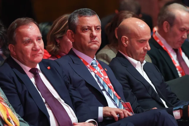 CHP Lideri Özgür Özel Avrupa'nın Kalbinde: PES Kongresi'nde Dikkat Çekici Görüşmeler Yaptı
