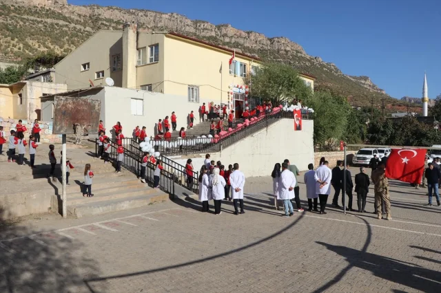 Siirt'te Kütüphane Açılışı Vatanseverliğe Damga Vurdu