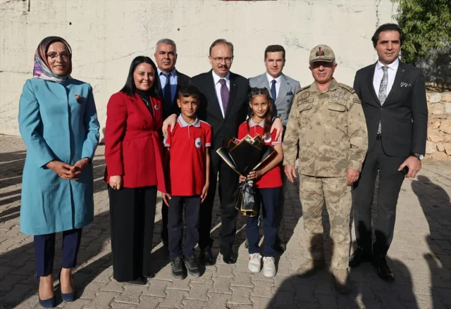 Siirt'te Kütüphane Açılışı Vatanseverliğe Damga Vurdu