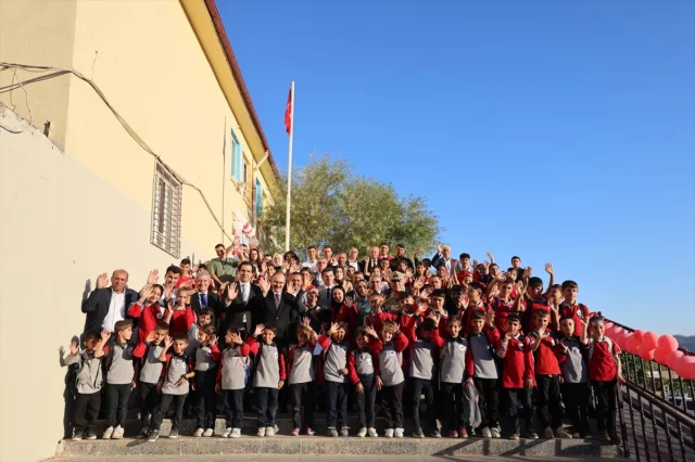 Siirt'te Kütüphane Açılışı Vatanseverliğe Damga Vurdu