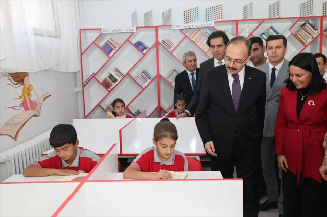Siirt'te Kütüphane Açılışı Vatanseverliğe Damga Vurdu