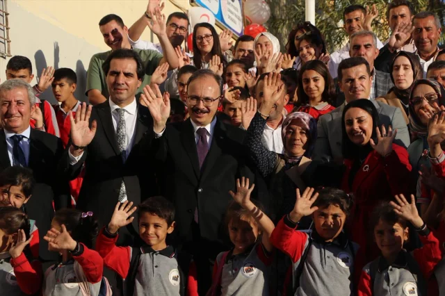 Siirt'te Kütüphane Açılışı Vatanseverliğe Damga Vurdu