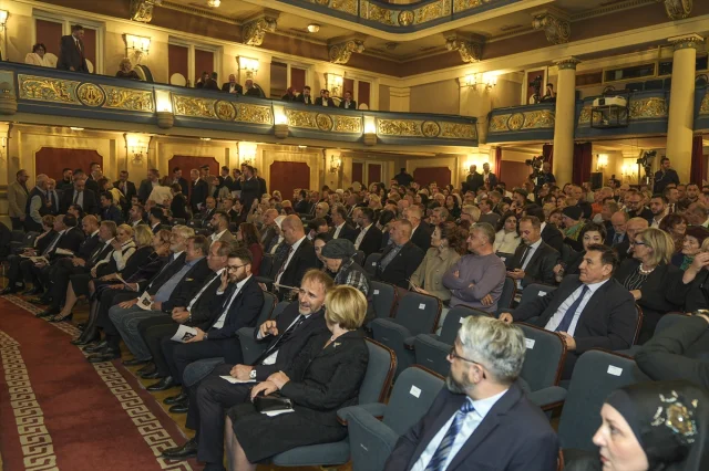 Aliya İzetbegoviç'in Hayatı Senfoniye Dönüştü: Saraybosna'da Unutulmaz Gece