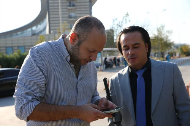 Görme Engelliler İçin Devrim: 'Görünen Adımlar' Uygulaması Nasıl Çalışıyor?