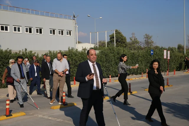 Görme Engelliler İçin Devrim: 'Görünen Adımlar' Uygulaması Nasıl Çalışıyor?